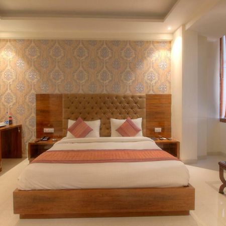 Hotel The Vegas Delhi Airport- A Boutique Hotel New Delhi Extérieur photo