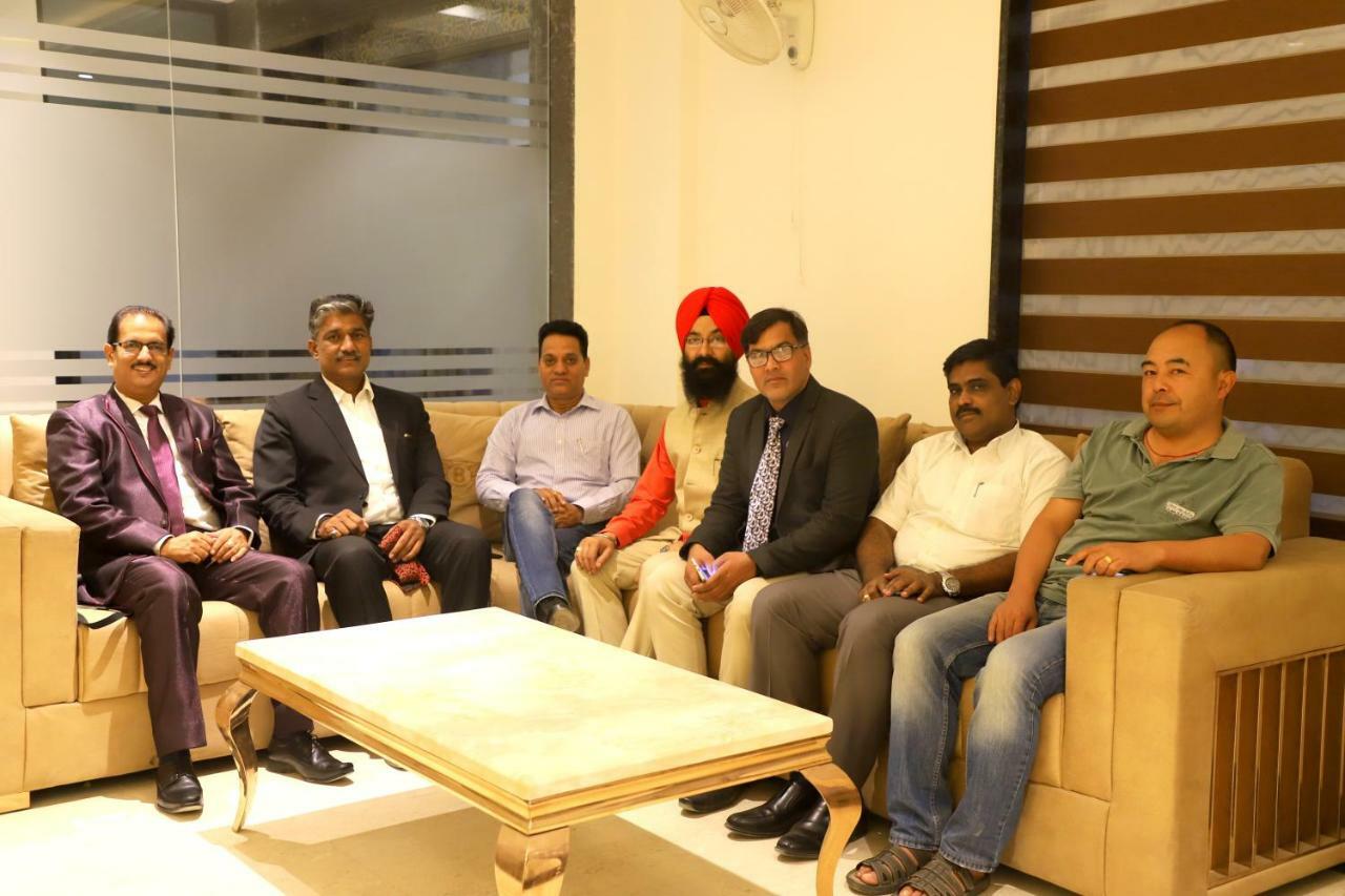 Hotel The Vegas Delhi Airport- A Boutique Hotel New Delhi Extérieur photo