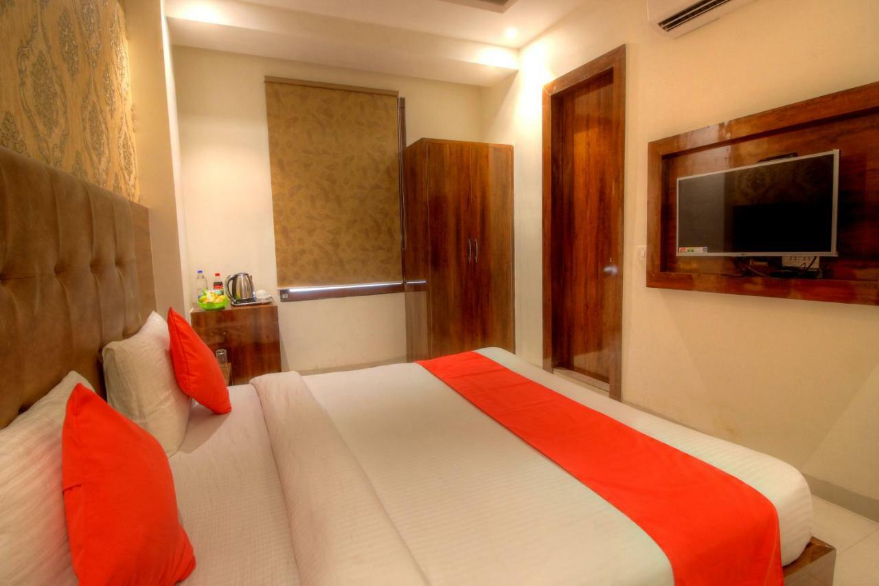Hotel The Vegas Delhi Airport- A Boutique Hotel New Delhi Extérieur photo