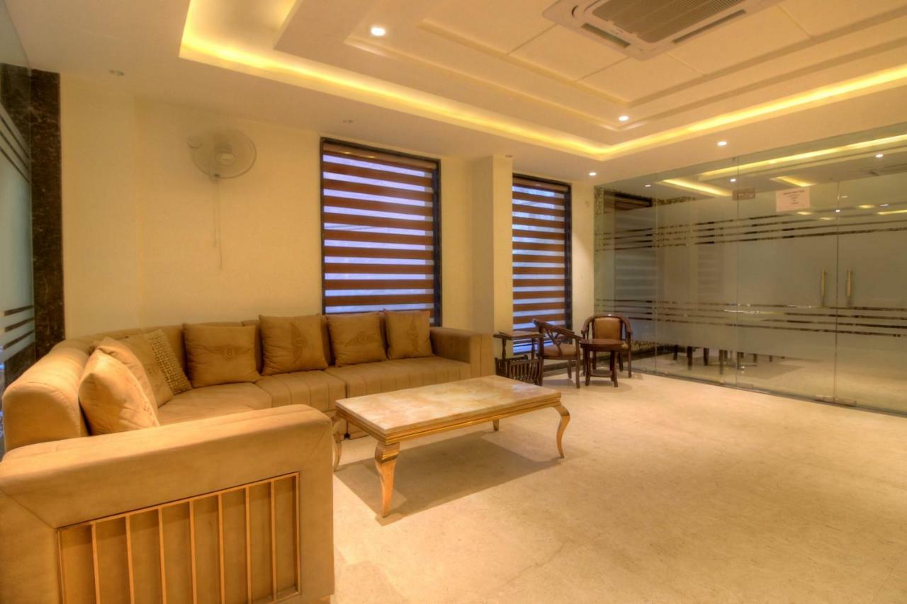 Hotel The Vegas Delhi Airport- A Boutique Hotel New Delhi Extérieur photo