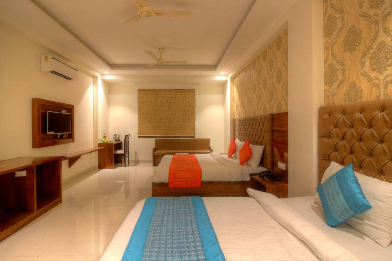 Hotel The Vegas Delhi Airport- A Boutique Hotel New Delhi Extérieur photo