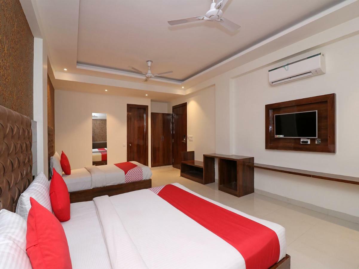 Hotel The Vegas Delhi Airport- A Boutique Hotel New Delhi Extérieur photo