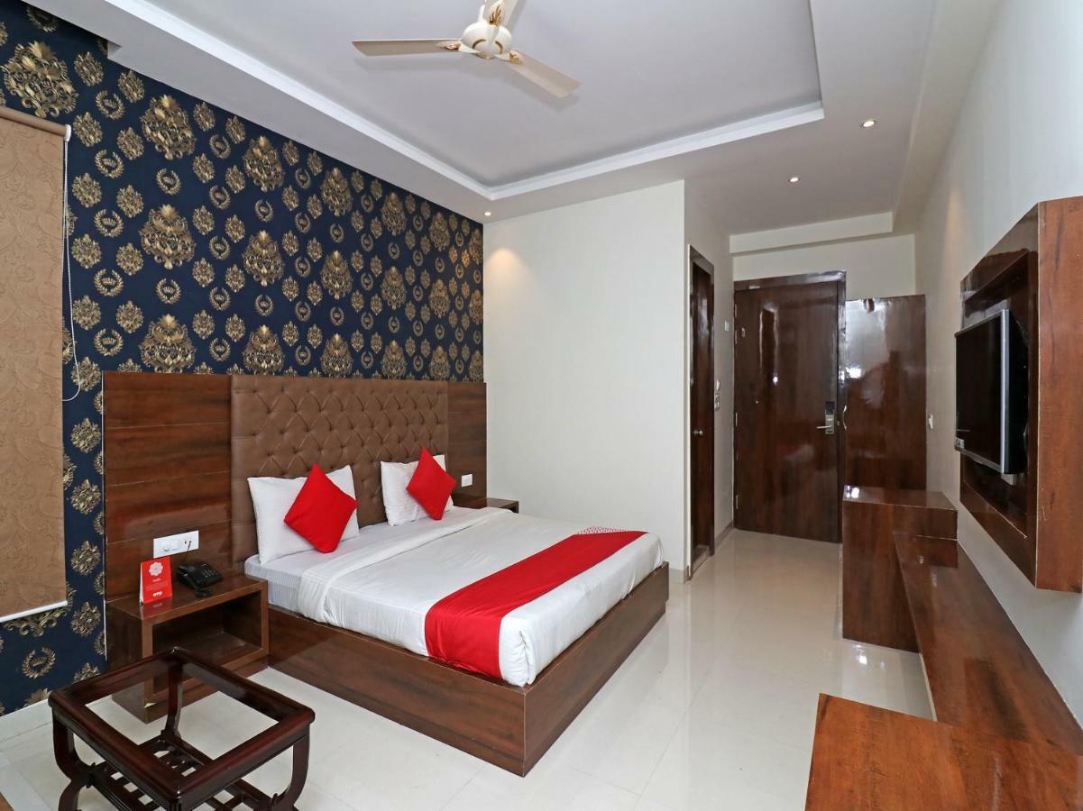 Hotel The Vegas Delhi Airport- A Boutique Hotel New Delhi Extérieur photo