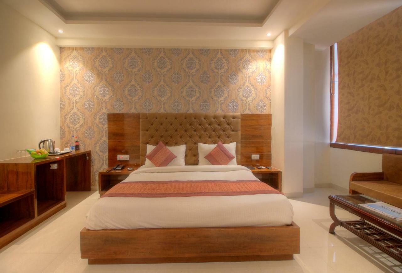 Hotel The Vegas Delhi Airport- A Boutique Hotel New Delhi Extérieur photo