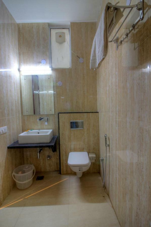 Hotel The Vegas Delhi Airport- A Boutique Hotel New Delhi Extérieur photo