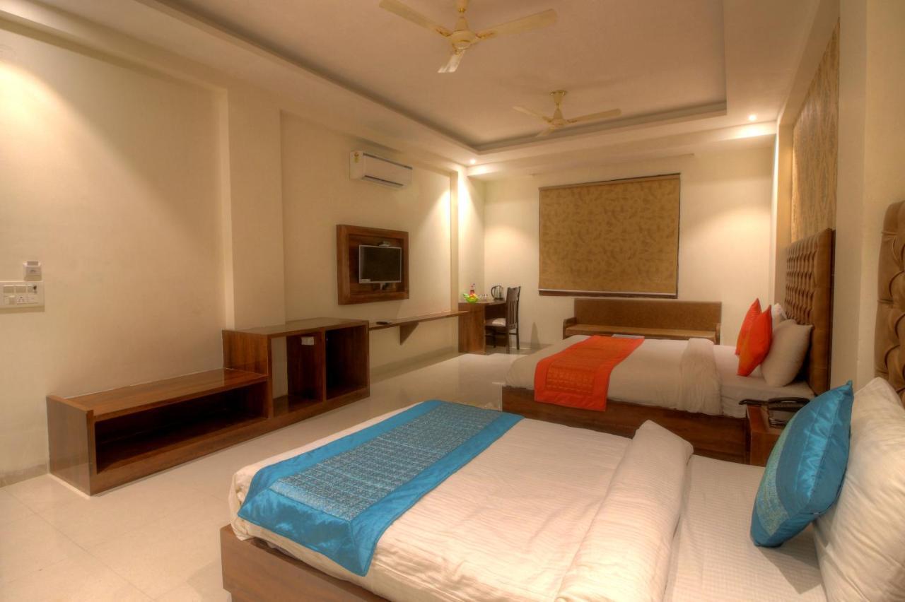 Hotel The Vegas Delhi Airport- A Boutique Hotel New Delhi Extérieur photo